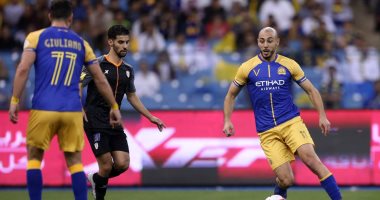 النصر يقتنص فوزا مثيرا من الشباب ويواصل مطاردة الهلال بالدوري السعودي