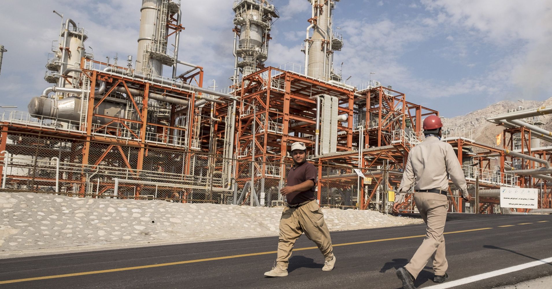 Iranian workers walk at a unit of South Pars Gas field in Asalouyeh Seaport, north of Persian Gulf, Iran November 19, 2015.