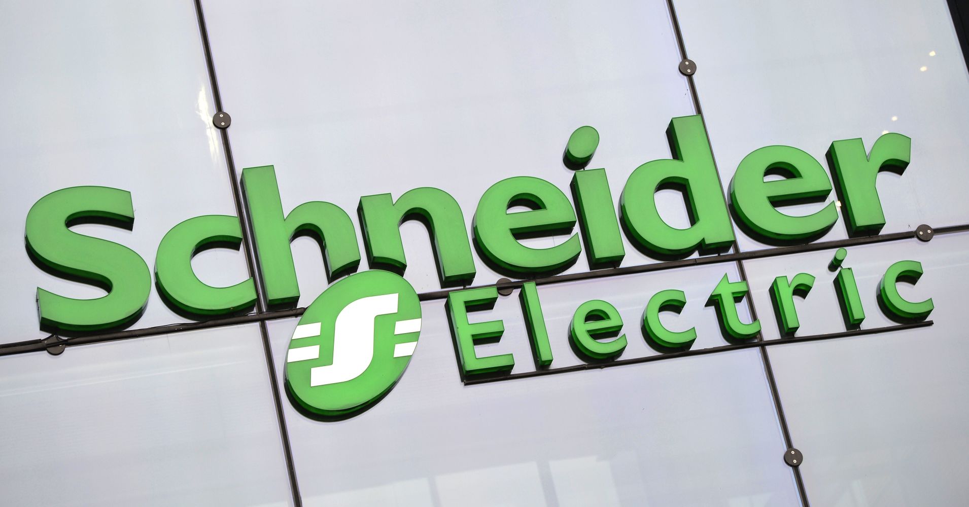 The logo of electricity distribution and energy management group Schneider Electric is pictured on Sept 4, 2014 at the company's headquarters in Rueil-Malmaison