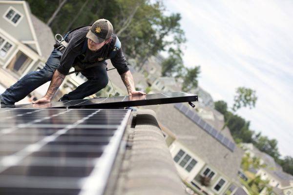 New solar power mandate drives jobs in California