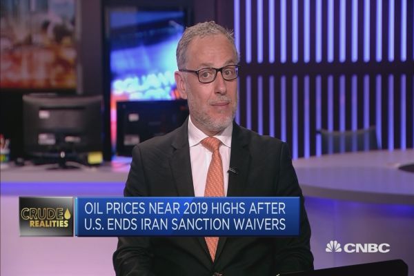 Trump wants oil price contained going into 2020 vote, strategist says