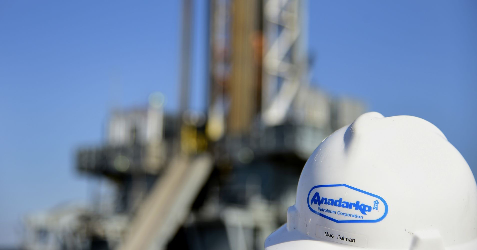 Occidental Petroleum bids $76 a share for Anadarko, trumping Chevron