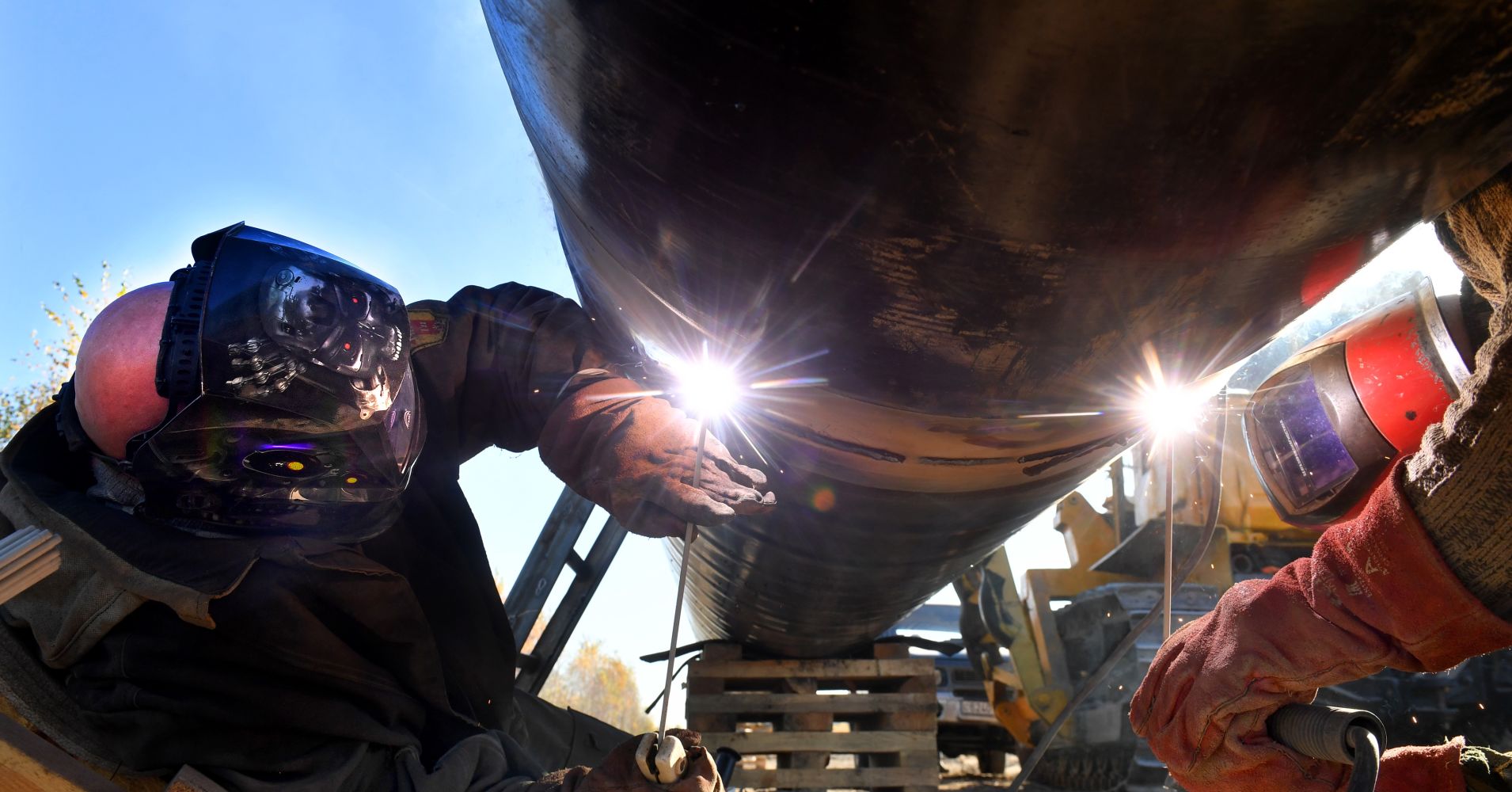 Reconstruction works underway on the Mozyr - Brest section of the Druzhba pipeline [Friendship Pipeline], the world's longest oil pipeline running from European Russia to the eastern and western Europe.