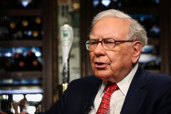 Berkshire Hathaway to invest $10 billion in Occidental to finance Anadarko deal