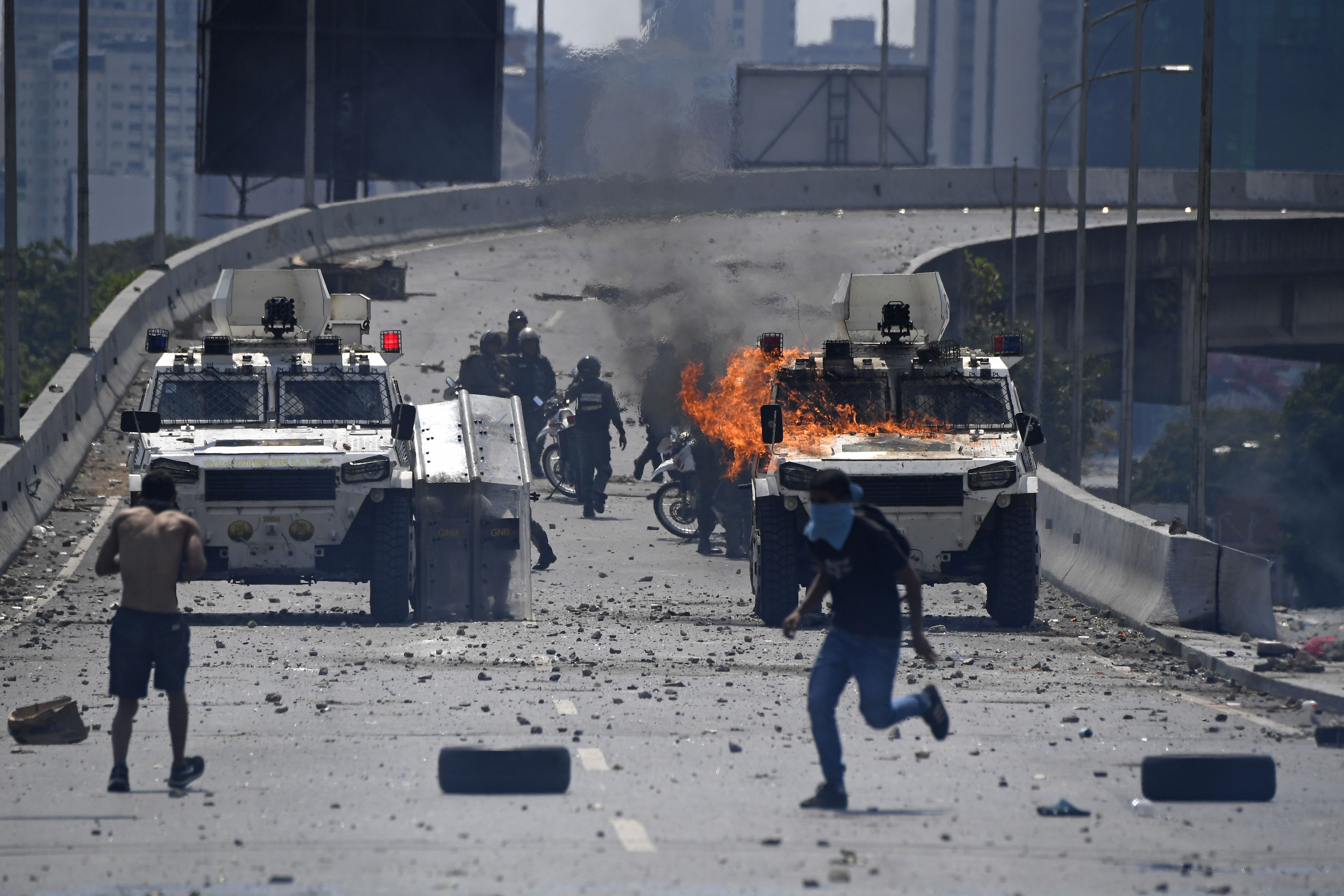 Clashes in Venezuela after Trump-backed Guaido calls for Maduro ouster