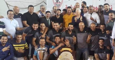 صور.. مرتضى منصور يحتفل بأبطال "يد" الزمالك بعد التتويج بالدورى على حساب الأهلى..رئيس النادى يقرر صرف جميع المستحقات..المدير الفنى: سعيد بفرحة الجماهير..والأحمر: الكوماندوز حصد 11 بطولة فى 4 سنوات