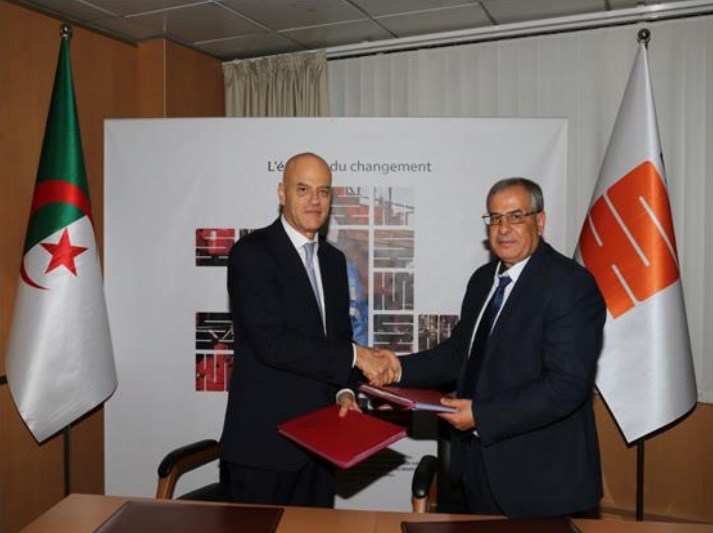 Descalzi (left), Hachichi (Right) during MoU signing ceremony / Image source: Sonatrach