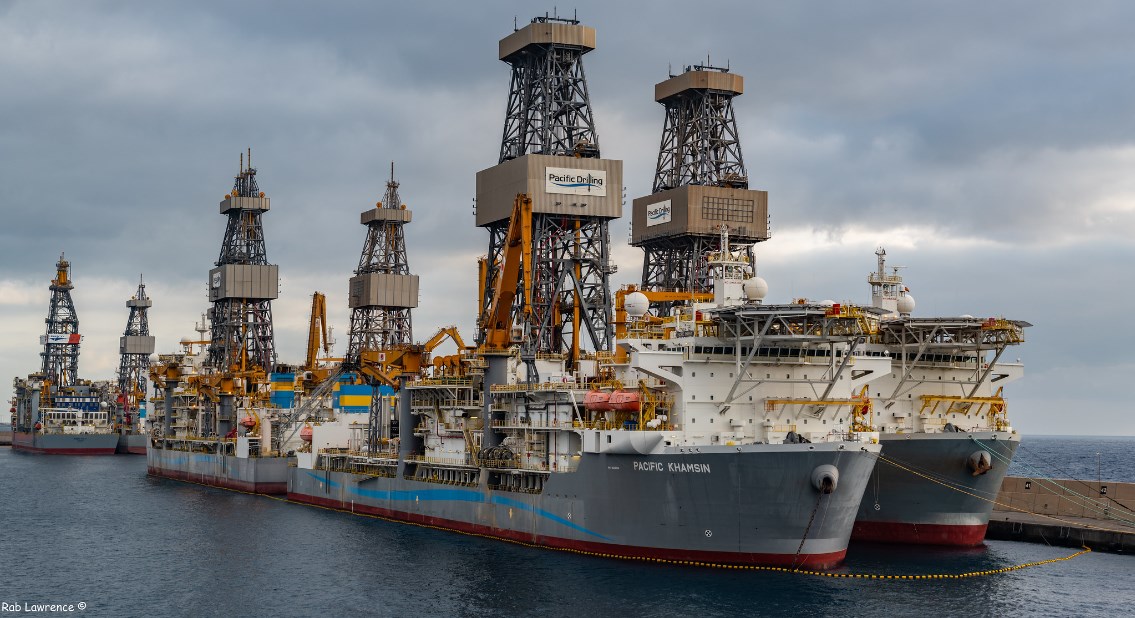 Pacific Drilling drillships stacked in Las Palmas / Image by Rab Lawrence, Flickr - Shared under by 2.0