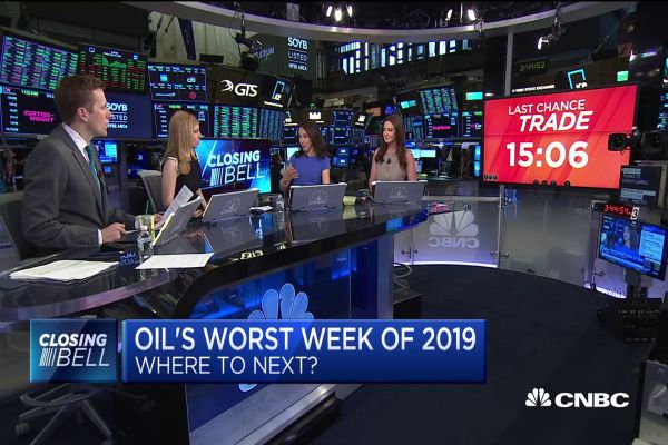 Oil oversupply weighs on prices in worst week of 2019