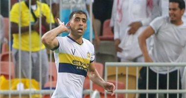 النصر يتقدم على الحزم بثنائية التاريخي حمد الله في الشوط الأول.. فيديو