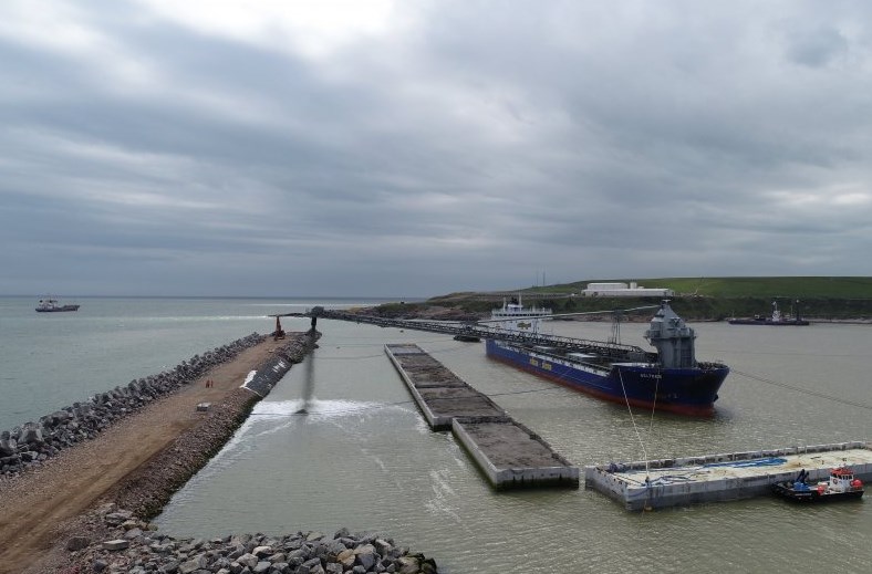 Longest vessel in Aberdeen Harbour history docks to assist with expansion