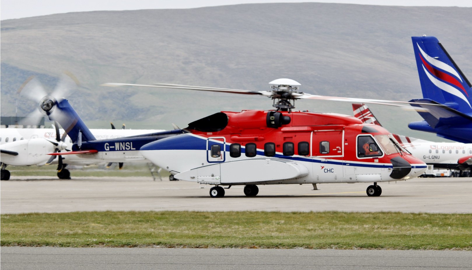 North Sea helicopter pilots vote for strike amid pay dispute