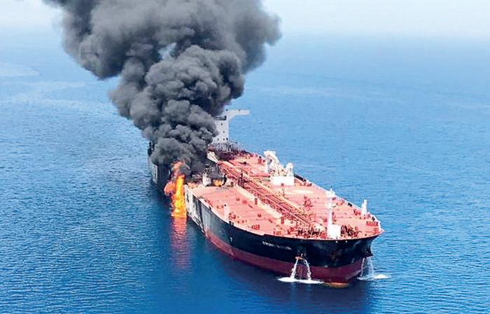 بعد تعرض ناقلتين لهجوم في خليج عمان .. النفط يصعد 2.2 %
