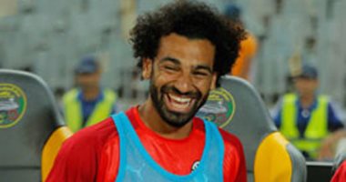 فيديو.. مدافع زيمبابوى يفقد اتزانه أمام محمد صلاح