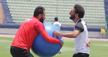 صورة جنش وصلاح تنفى واقعة تمرد حارس الزمالك فى المنتخب