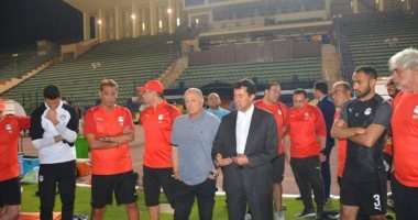 وزير الرياضة وأبو ريدة فى مران المنتخب قبل مواجهة جنوب أفريقيا