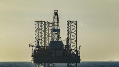 U.S. weekly offshore rig count inches down