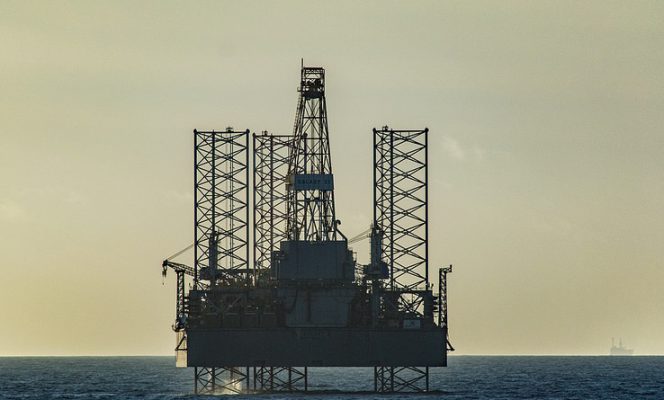 U.S. weekly offshore rig count inches down