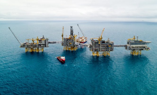 Norwegian oil output falls short of expectations in February