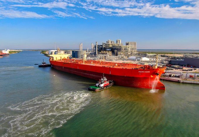 Pin Oak Corpus Christi loads 1st vessel at new oil dock