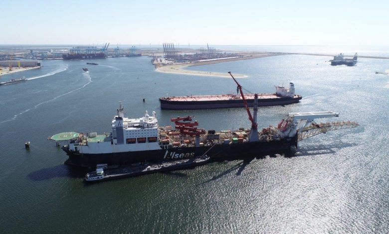 World’s two largest pipelay vessels meet in Rotterdam