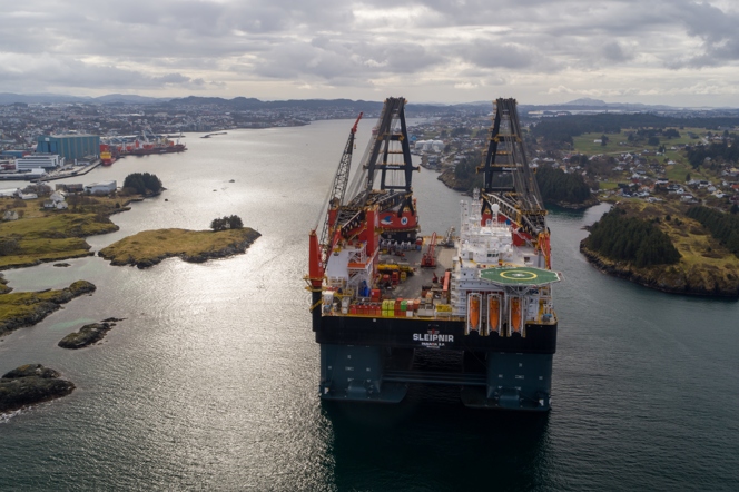 GALLERY: World’s largest semi-sub crane vessel lifts Equinor’s Snorre module