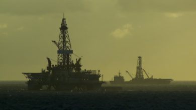 U.S. weekly offshore rig count inches down