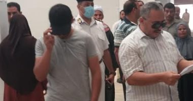 رئيس جهاز مدينة الفيوم الجديدة يُسلم 22 باكية بيع سلع بسويقة الحي الثالث